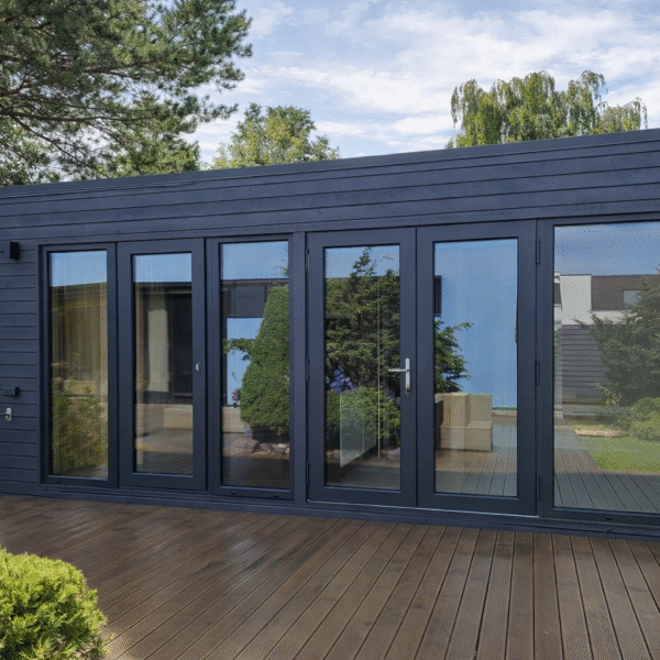 Cube House aastaringseks elamiseks mõeldud väikemaja